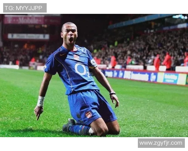 足球明星轰炸机的传奇之路与辉煌瞬间揭秘